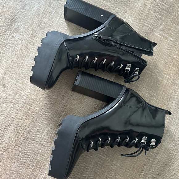 Zara heeled boots, minor scuff on left heel - Picture 2 of 3